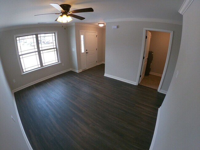 Building Photo - FOR LEASE - 3 Bed, 2.5 Baths, 1300sqft (Ha...