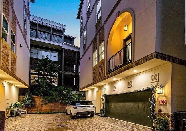 Foto del edificio - 706 Delano St