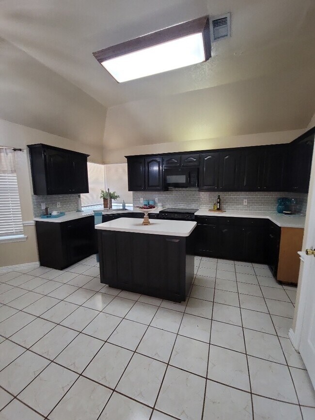 Foto del edificio - BURLESON 3/2/2 HOME