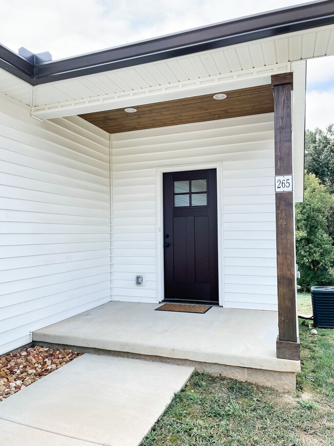 Front Porch - 257 New Day Ln