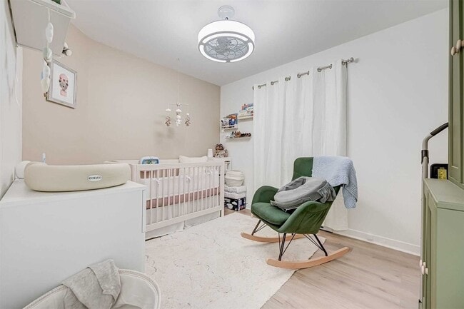 Photo du bâtiment - 1458 Bayview Ave