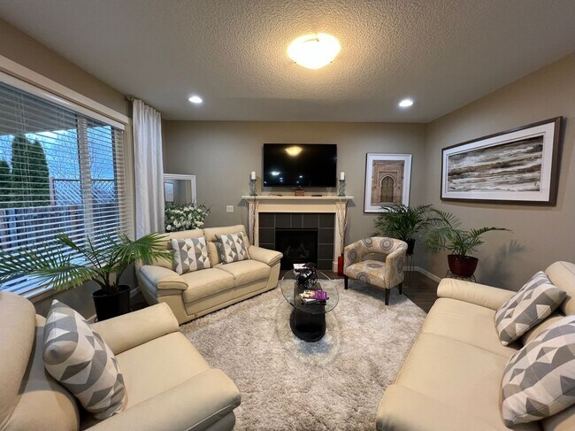 Building Photo - Beautiful Gresham 4 Bed, 2.5 Bath Home!