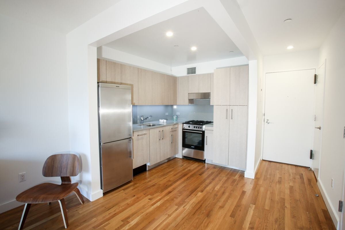 Primary Photo - 101 W 15th St