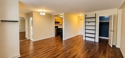 Building Photo - 6621 Wakefield Dr