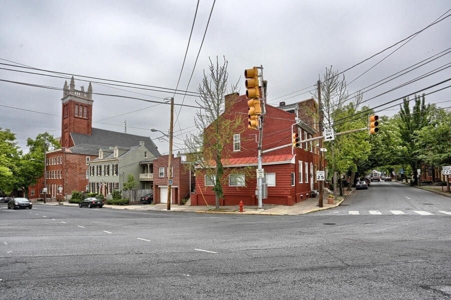 Building Photo - 205 Church St