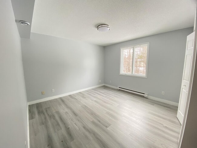 Building Photo - 70 Glasier Rd