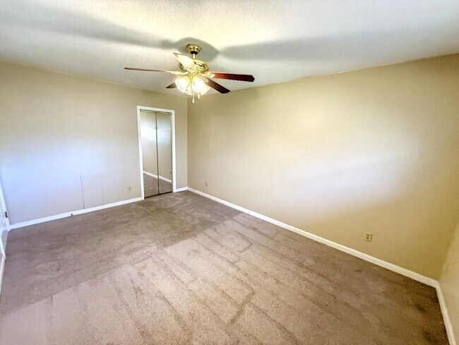 Foto del edificio - 3025 Chase Ln