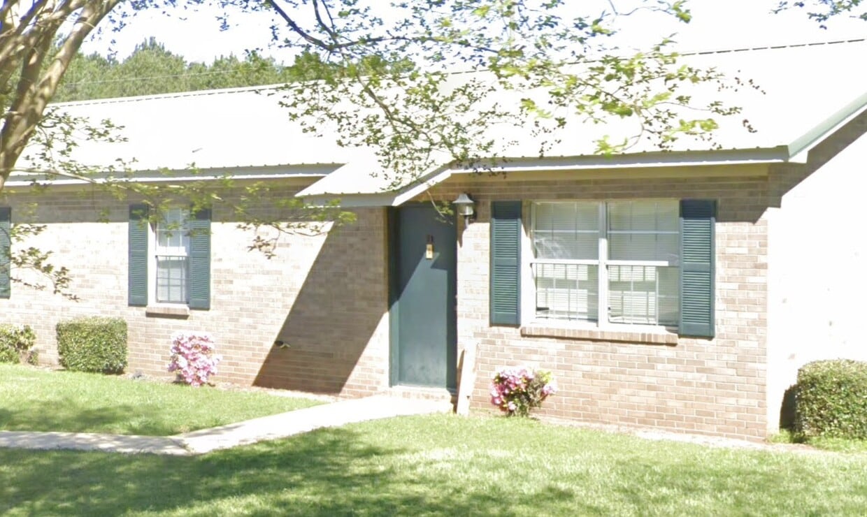 Primary Photo - 598 Hartley St