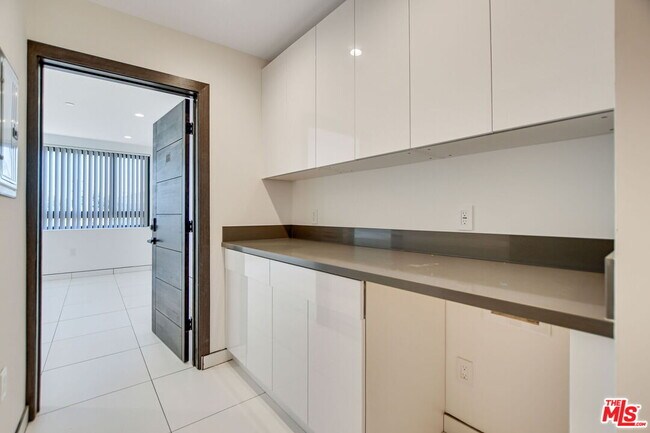 Foto del edificio - 946 S Ridgeley Dr
