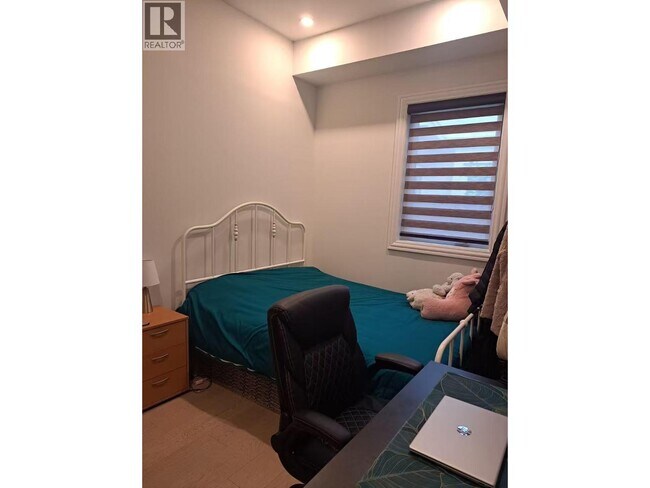 Photo du bâtiment - 6380 Taseko Crescent