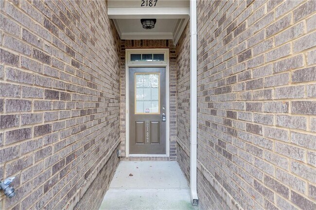Foto del edificio - 2187 Oakland Grove Pl