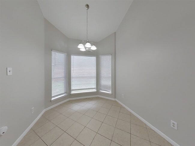 Foto del edificio - 6615 Laurel Glen Dr