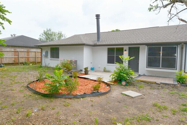 Foto del edificio - 10321 Long River Dr