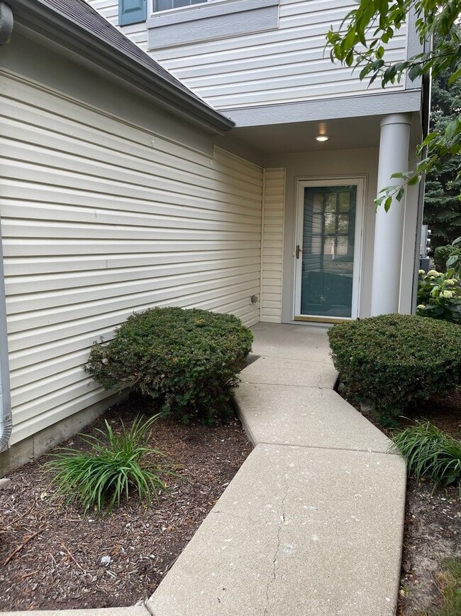 Building Photo - 703 Blossom Ct
