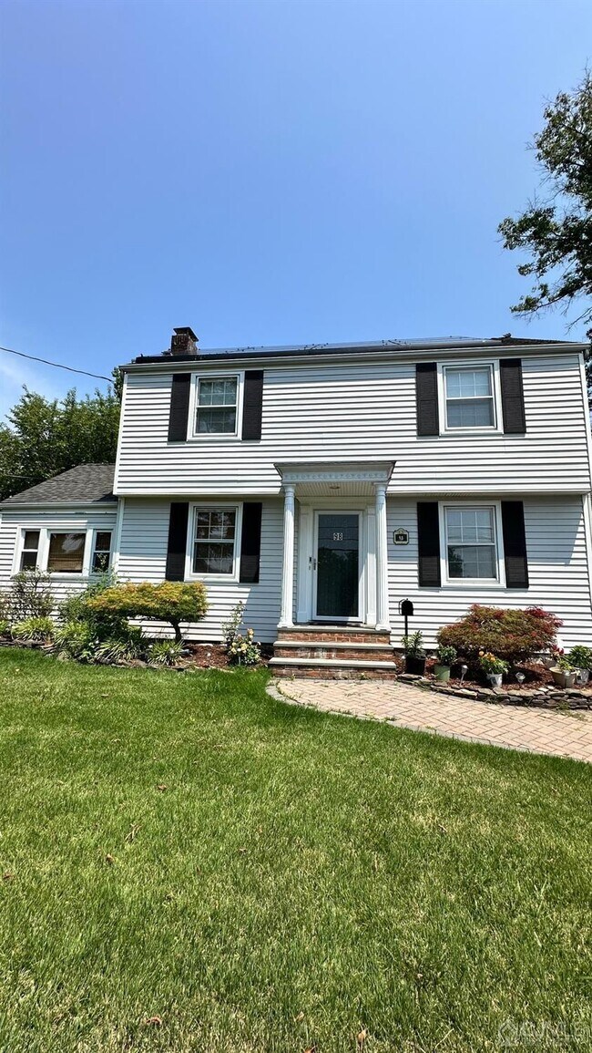 Building Photo - 98 Roosevelt Blvd