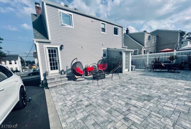 Foto del edificio - 112 Eastern Way