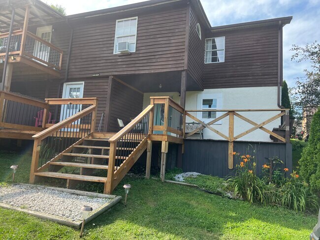 Foto del edificio - 1624 Armstrong Rd