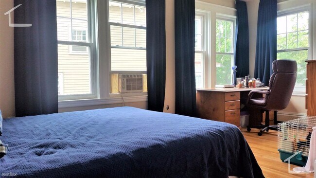 Foto del edificio - 4 br, 2 bath House - 80 Hunnewell Ave # 1D