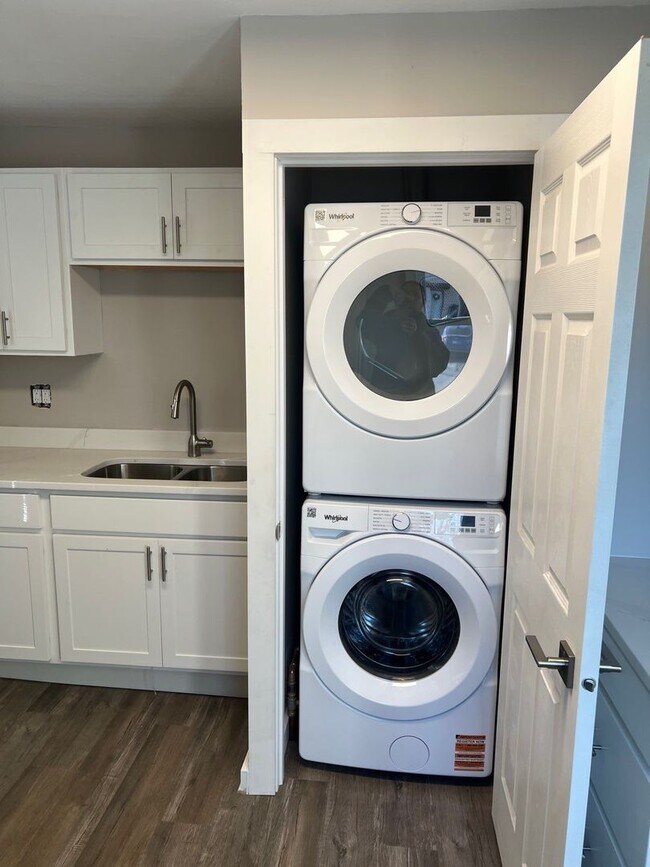 Foto del edificio - 2 Bedroom House for Rent in Lake Station