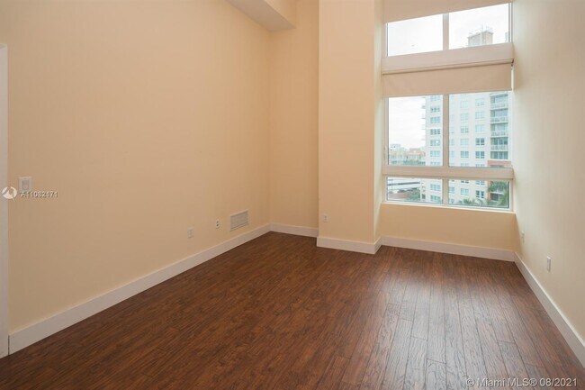 Building Photo - 1900 N Bayshore Dr