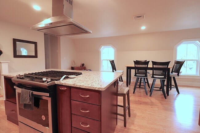 Building Photo - 32 N Prospect St