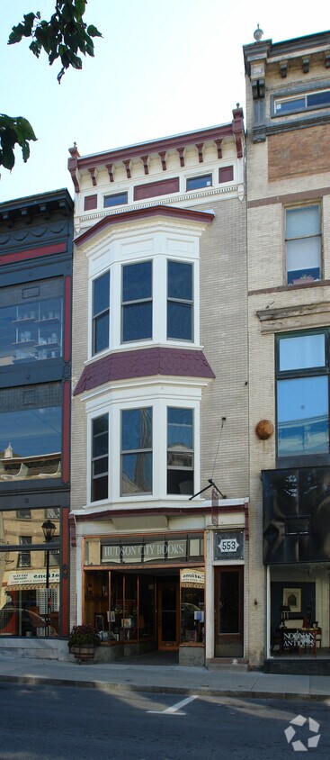 Foto del edificio - 553 Warren St