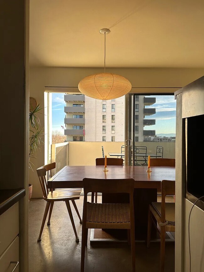 Foto del edificio - 888 N Logan St