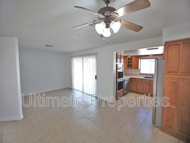 Building Photo - 4720 W Dahlia Dr