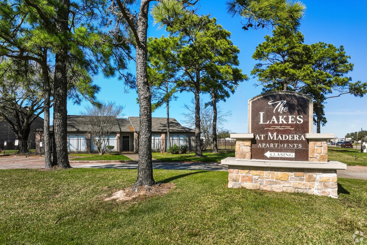 The Lakes At Madera Apartments