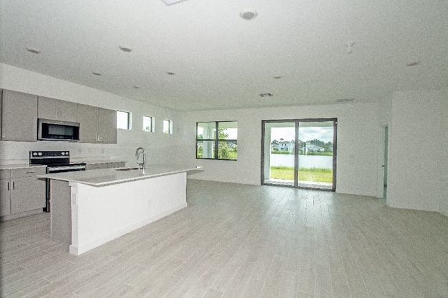 Building Photo - 5729 SE Sky Blue Cir