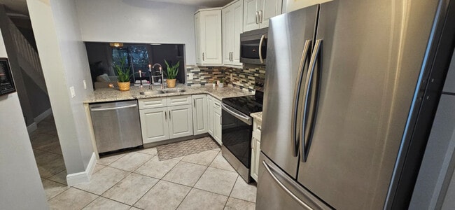 Building Photo - 223 Sandlewood Trl
