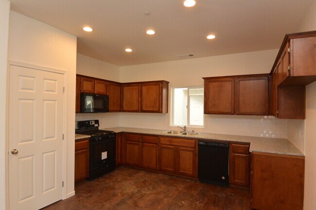 Building Photo - 3404-3408 Villa