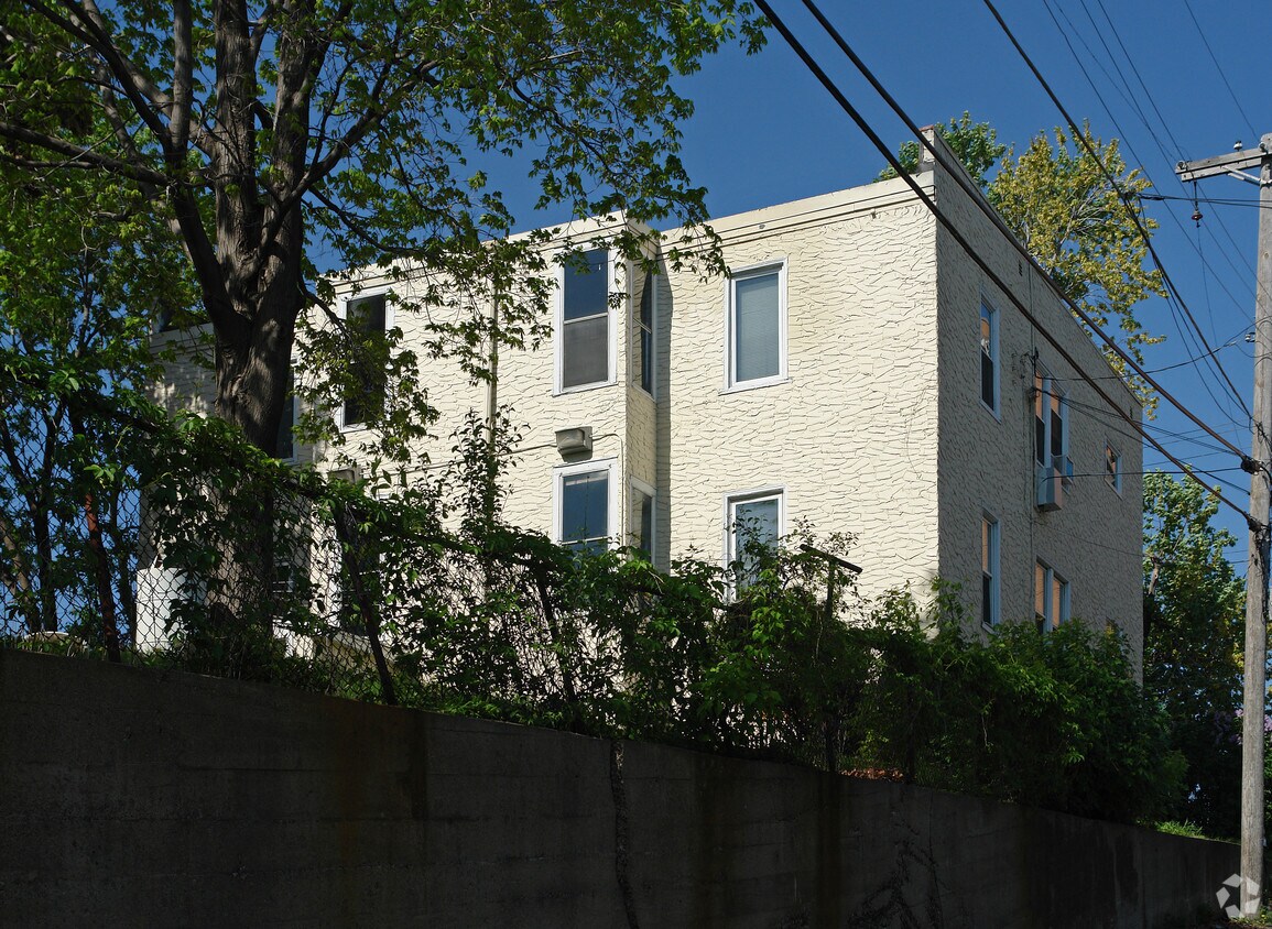 Building Photo - 380 Dunlap St N