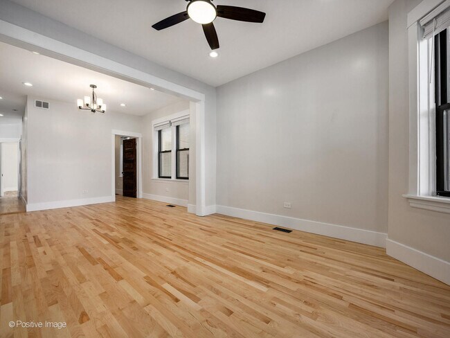 Foto del edificio - 2415 W Warner Ave