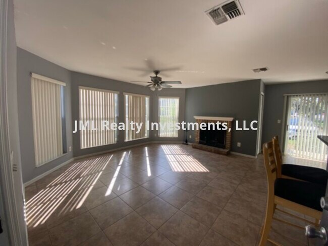 Foto del edificio - 2 bedroom 2 bath 1st floor condo in the Hidden Village Condos of Lake Mary