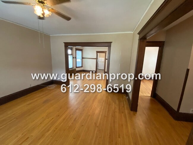 Building Photo - 709-711 Jessamine Ave E