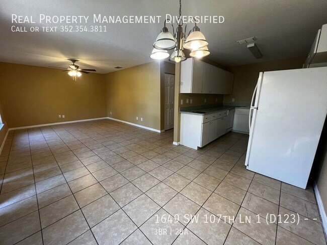 Building Photo - Cute Good Sized Duplex