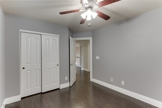 Building Photo - 8807 Red Fox Dr