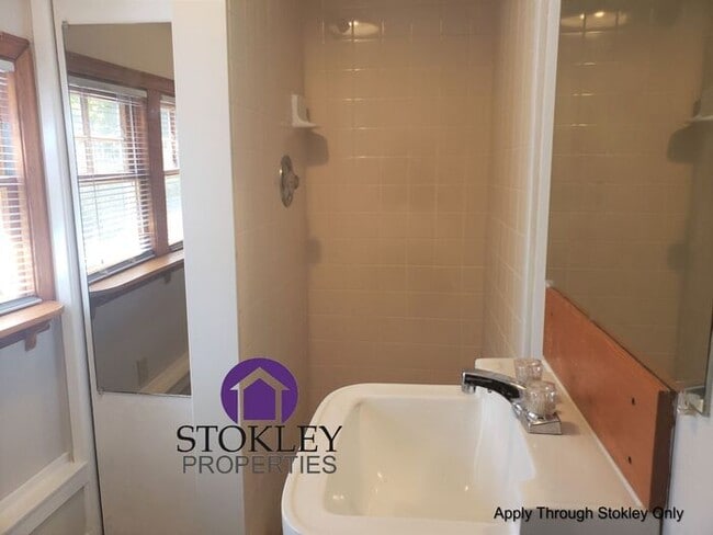 Foto del edificio - 2234 Oakvale Rd