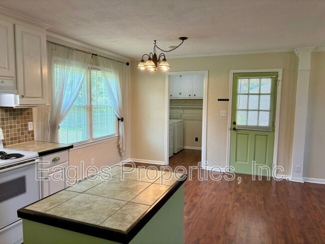 Foto del edificio - 383 N Washington St