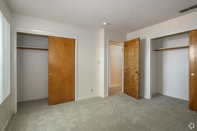 1BR, 1BA - 835SF - Palm Terrace Apartments