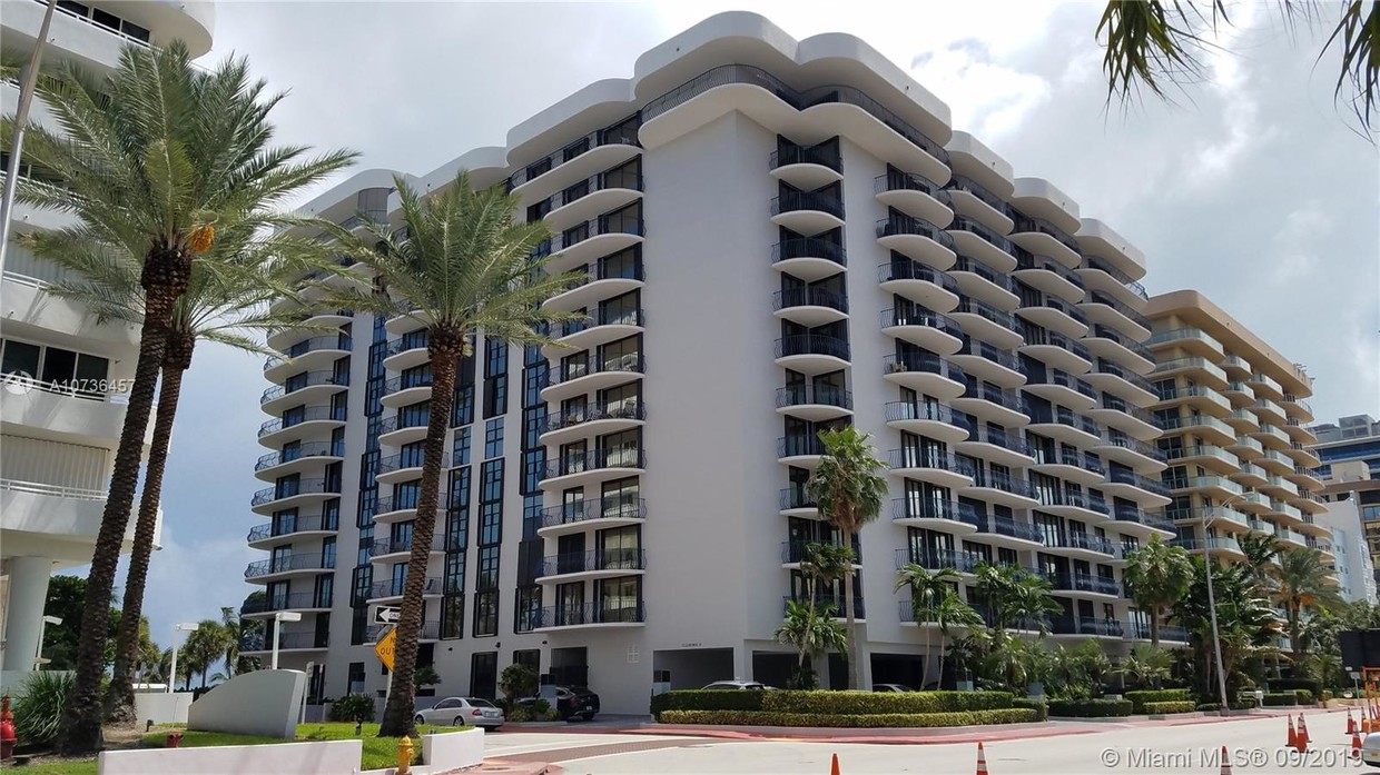 Primary Photo - 8877 Collins Ave