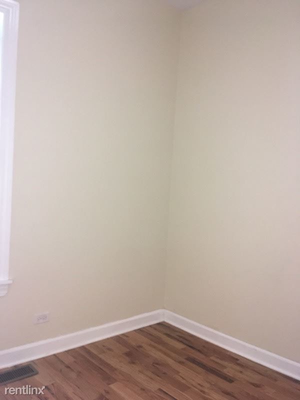 Building Photo - 2 br, 1 bath Apartment - 6452 S Eberhart Ave