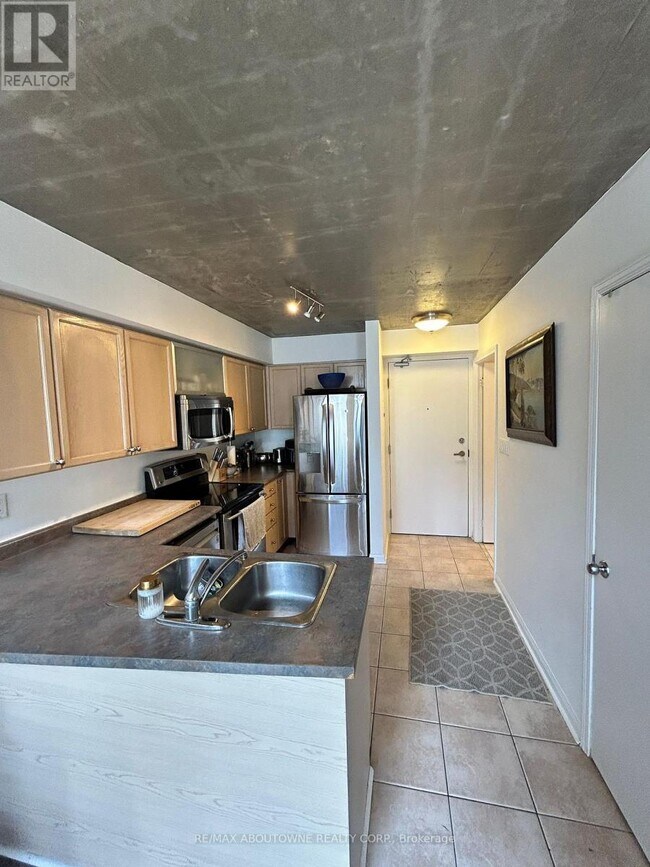 Photo du bâtiment - 1029 King St W