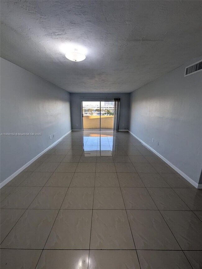 Foto del edificio - 7410 SW 82nd St