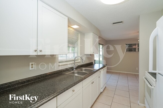 Building Photo - 1423 Caywood Cir S