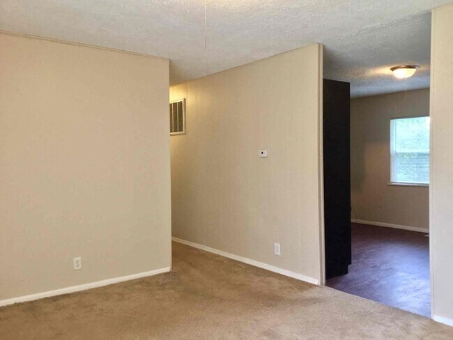 Building Photo - 8518 Meadowlark Dr