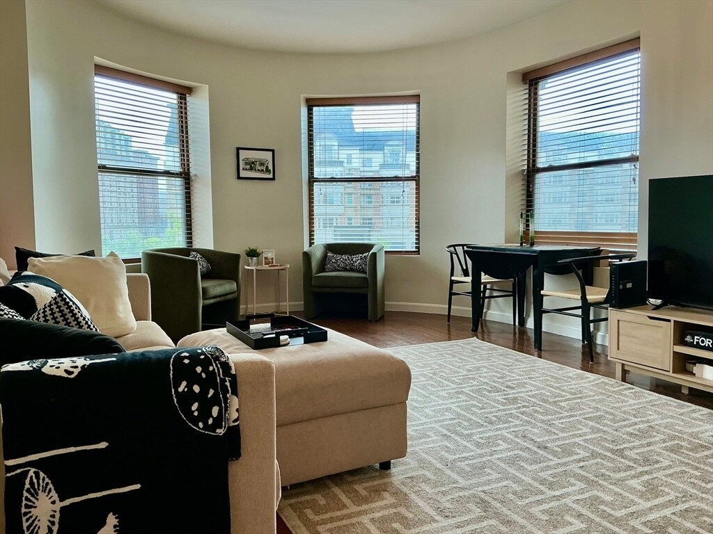 Foto principal - 636 Beacon St
