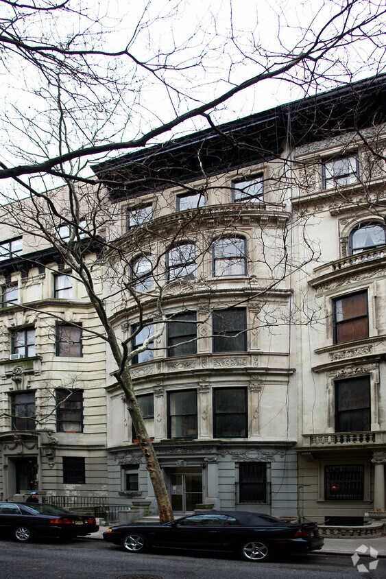 Building Photo - 12 W 76th St