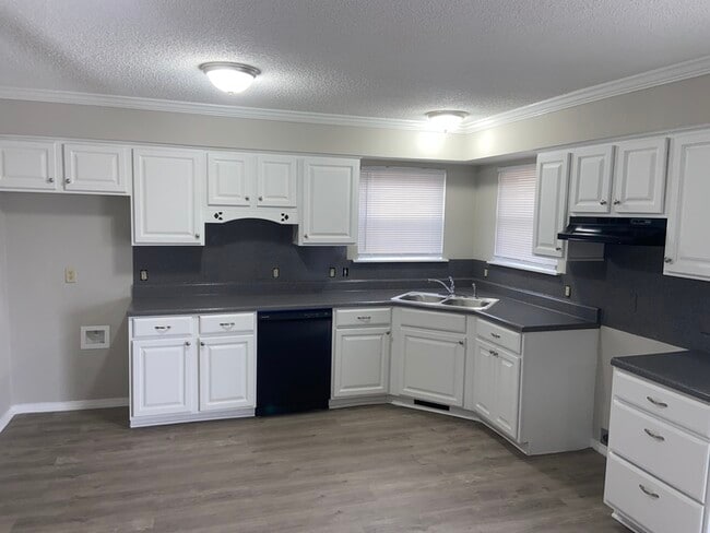 Building Photo - Call 918-921-9955 To Schedule Your Showing...